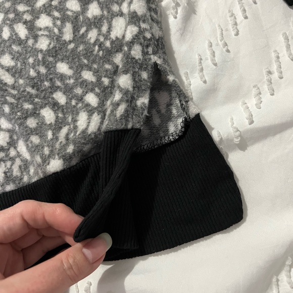 HoneyMe brushed fleece top. Size L - Picture 5 of 6